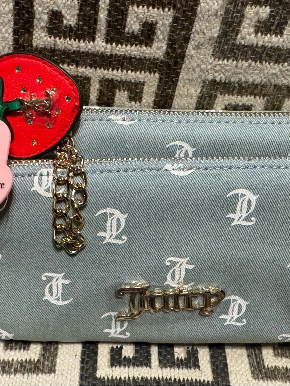 Juicy Couture compact juicy